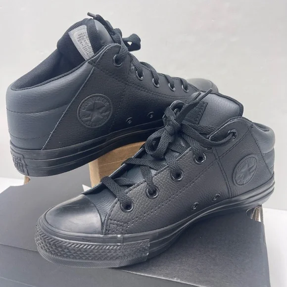 Converse WMNS A05102C
CTAS AXEL MID
BLACK/BLACK/BLACK
Sneakers - Picture 10 of 16
